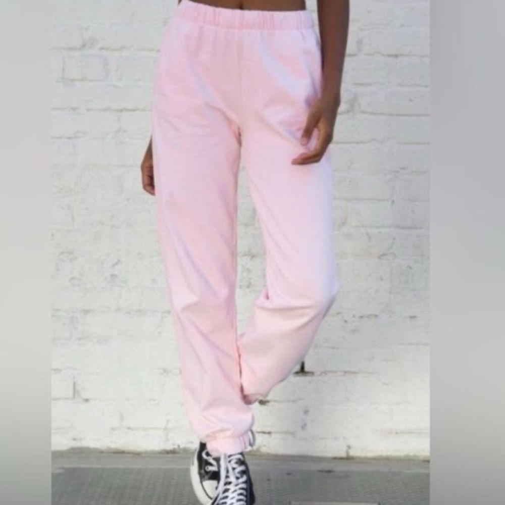 Brandy Melville Rosa Sweats - Picture 2 of 2